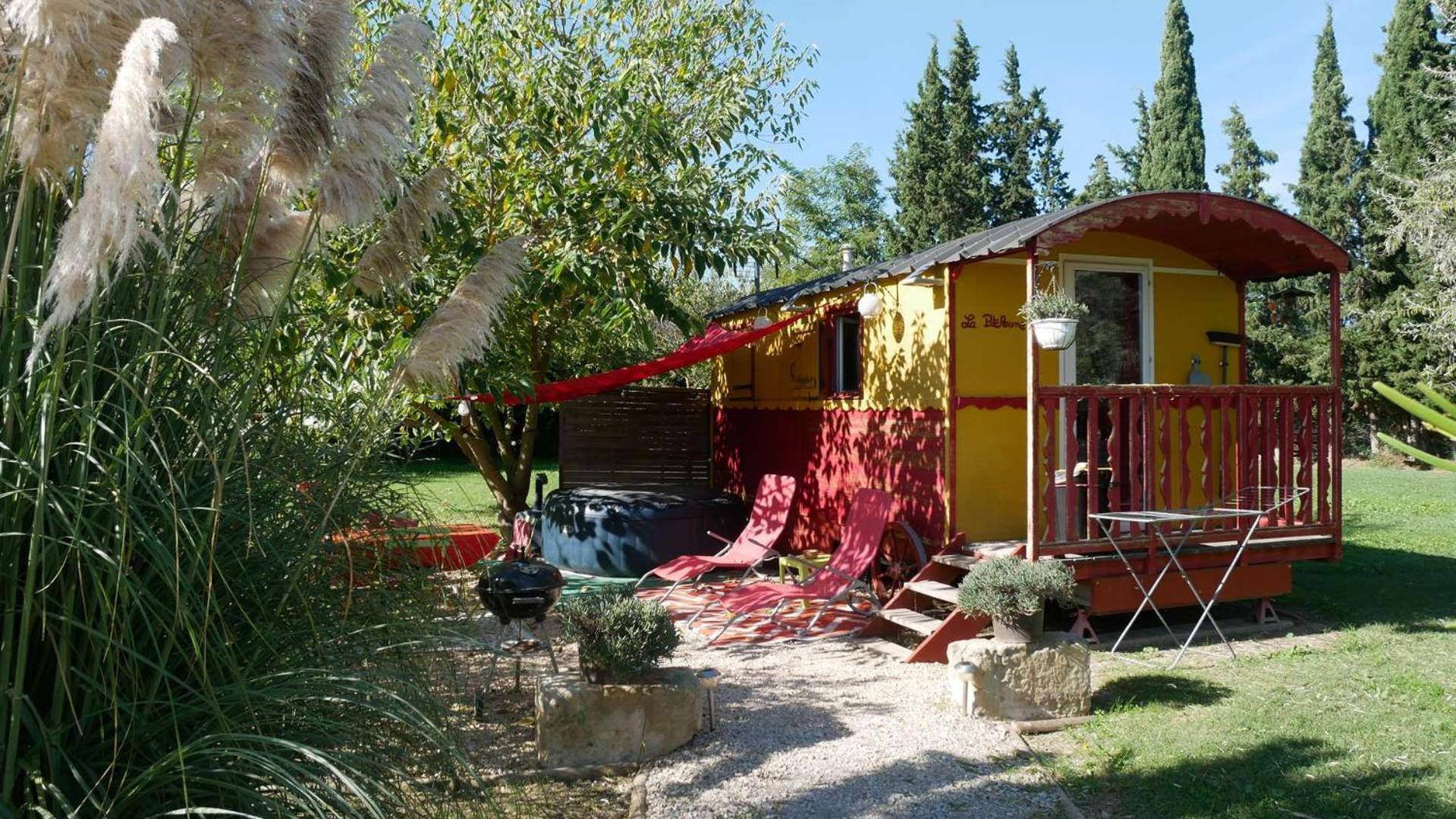 Mas Maurane-Roulotte Avec Spa Prive Aux Portes D'Arles Tarascon Exterior photo