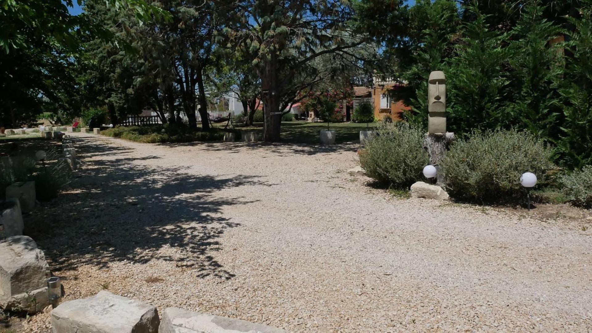 Mas Maurane-Roulotte Avec Spa Prive Aux Portes D'Arles Tarascon Exterior photo